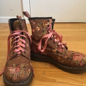 Dr. Martens floral pattern!!!